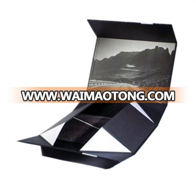 Magnetic closure rigid gift box