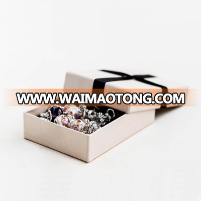 Rigid cardboard lid and bottom gift packaging box